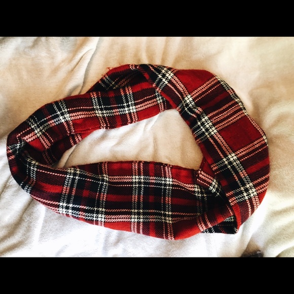 Scarf - Picture 1 of 2